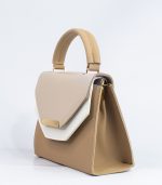 Sac à main beige en cuir synthétique